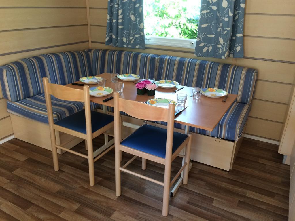 Camping Les Grillons Hotel Embrun Exterior foto