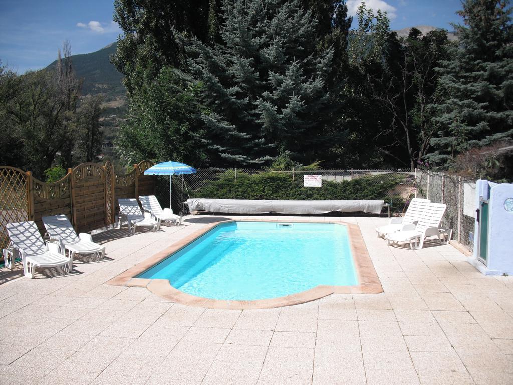 Camping Les Grillons Hotel Embrun Exterior foto
