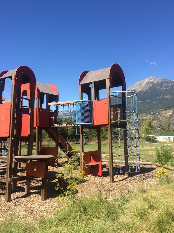 Camping Les Grillons Hotel Embrun Exterior foto