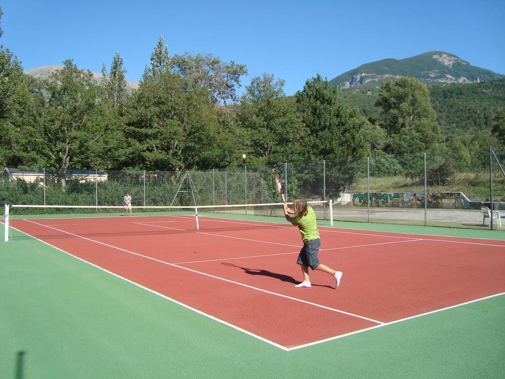 Camping Les Grillons Hotel Embrun Exterior foto